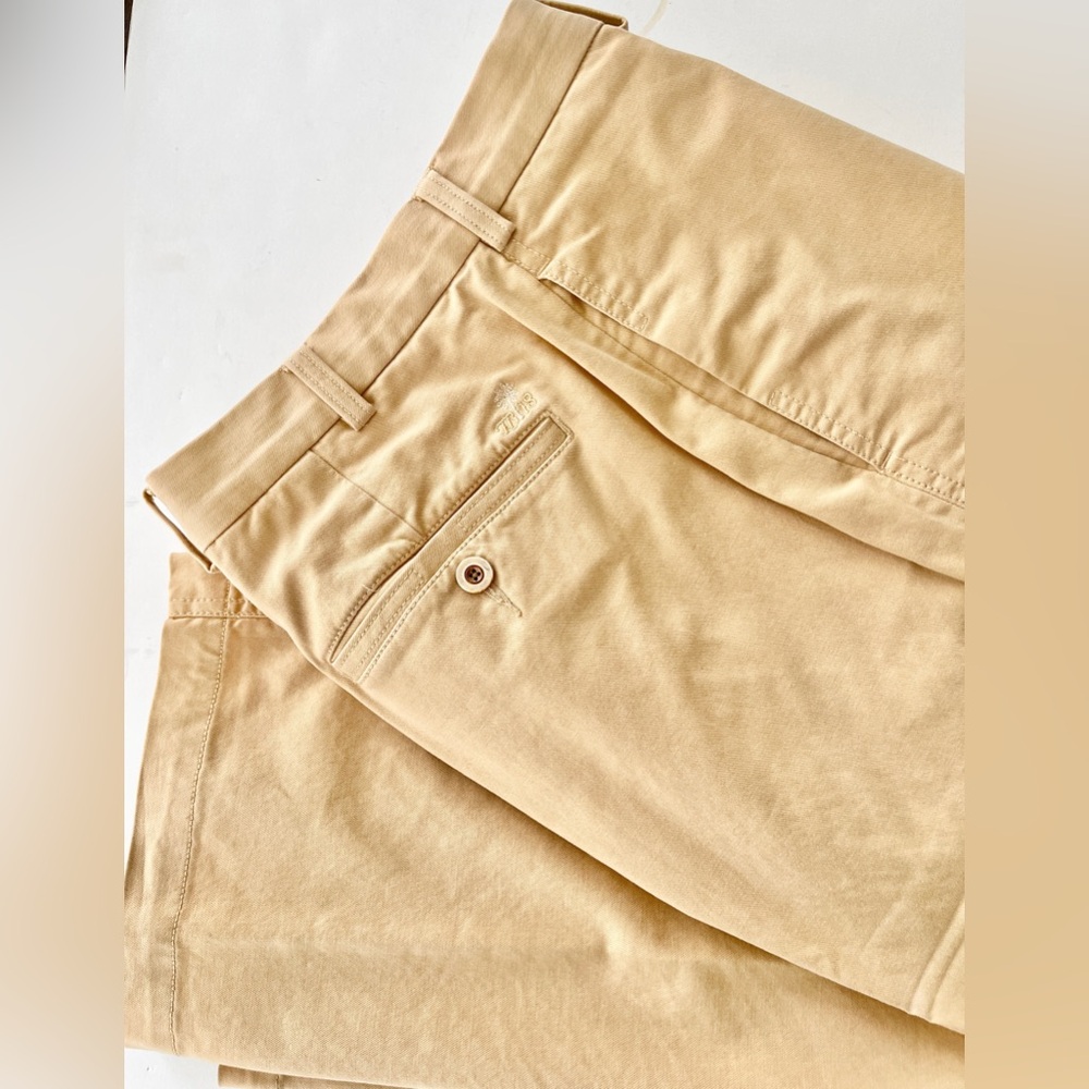Tommy Bahama Men's light Khaki tan Chinos classic golf pants waist 32